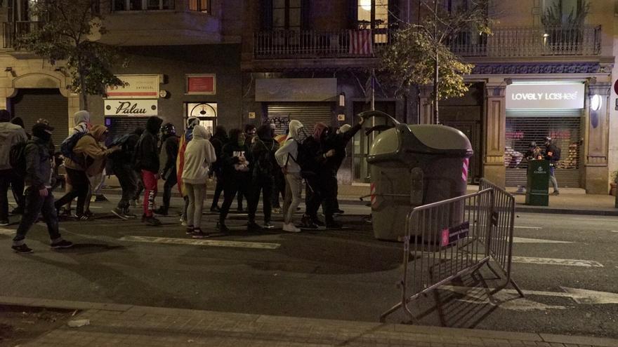 [EFE] 23 de Diciembre de 2019 - El municipio de Pontons se revela contra el proceso de desconexión catalán CDR-arrastran-contenedores-protestas-Barcelona_EDIIMA20191017_1177_19