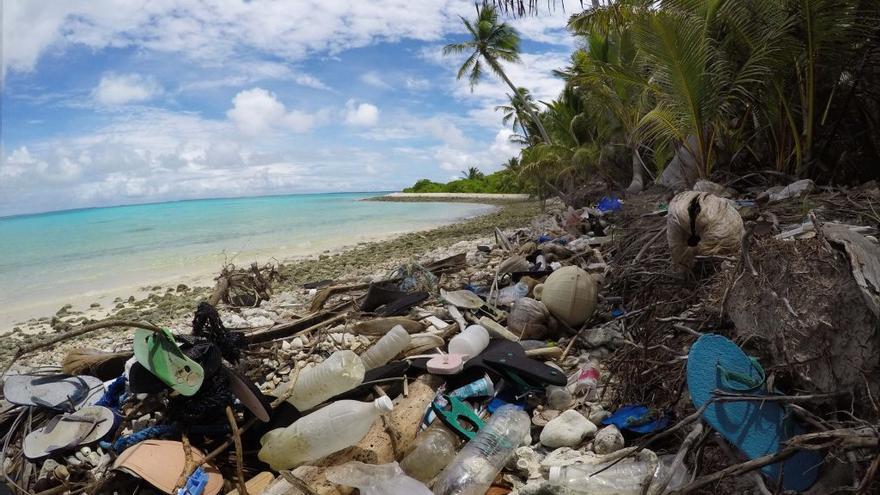 200 toneladas de plástico en 0,6 Km2 de playa: las remotas Islas ...