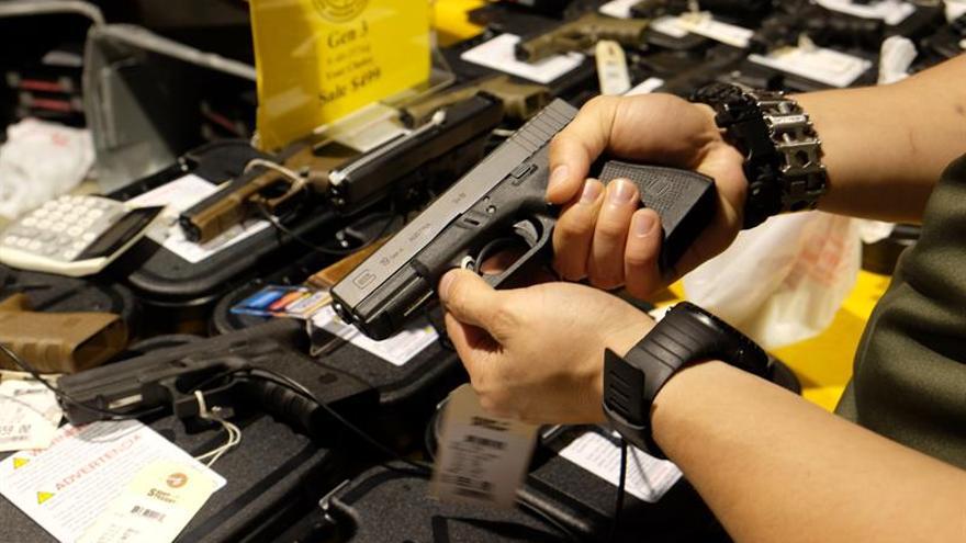 Estados Unidos vuelve a permitir la compra de armas a personas con ...